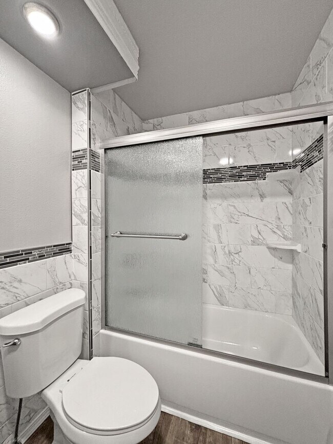 Building Photo - Newly Remodeled 1BD/BA Condo In Mission Va...
