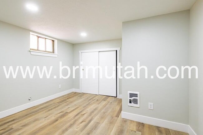 Building Photo - 753 Princeton Ave S