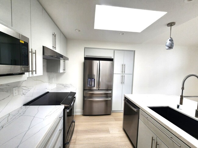 Building Photo - Stunning remodel