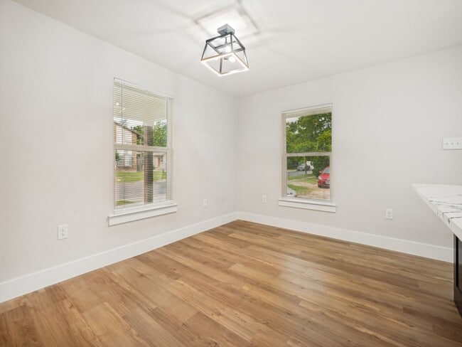 Building Photo - Welcome to Your Ideal Home: 3-Bedroom, 2-Bath Gem Near UNT and Downtown!