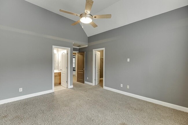 Building Photo - 940 Chateau Forest Rd