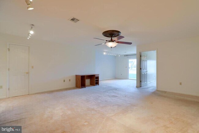 Building Photo - 116 Sparrow Rd