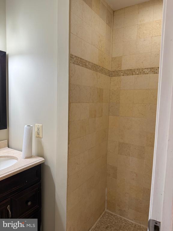 Building Photo - 2421 Ramblewood Dr