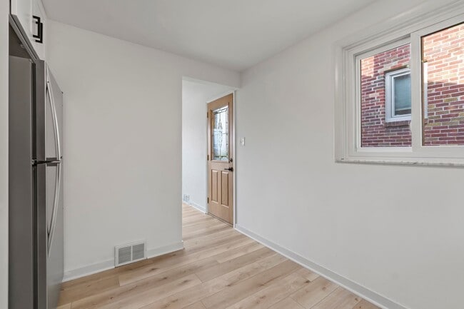 Building Photo - READY NOW! Fully RENOVATED 3 bedroom in SCOTT TOWNSHIP!