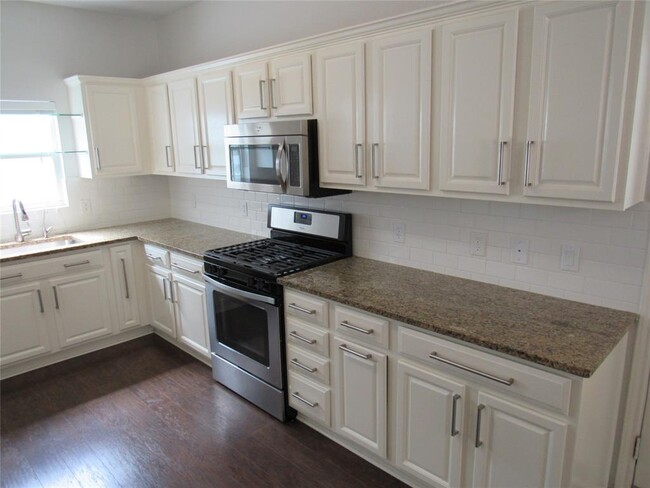 Building Photo - 917 Truman Ln