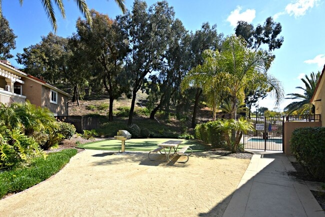 Building Photo - Great Upstairs  2BD Condo with washer/drye...