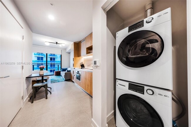 Building Photo - 11 NE 6th St