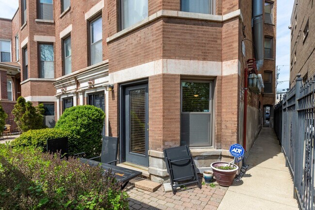 Building Photo - 2330 W Huron St