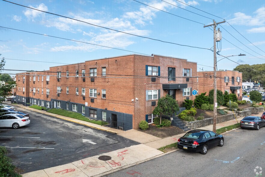 Building Photo - Longshore Apartments
