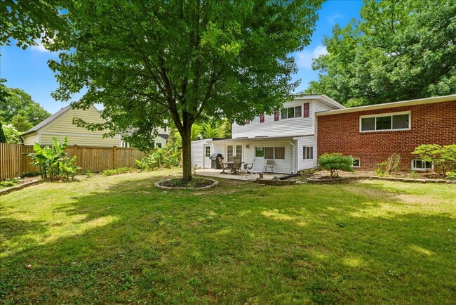 Building Photo - Charming Split-Level Home in the Heart of Alexandria