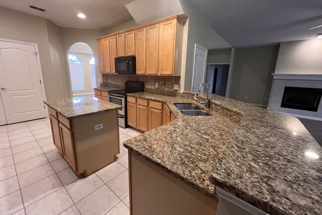 Building Photo - 950 Longwood Club Pl