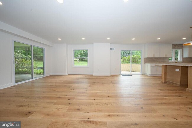 Building Photo - 4103 Laurel Dr