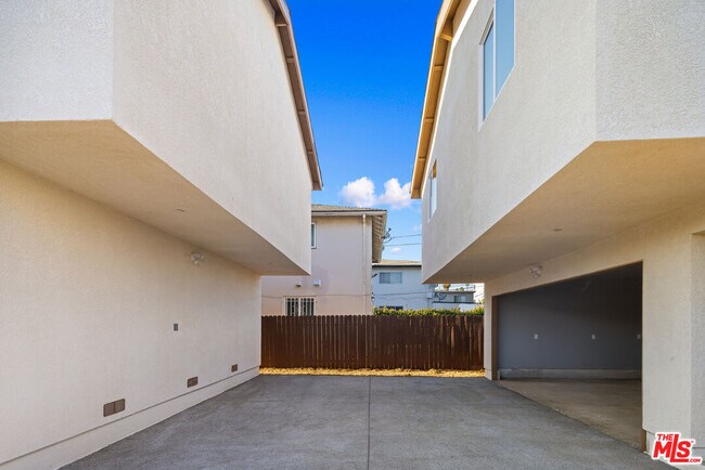 Building Photo - 1522 Cochran Ave