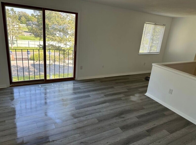 Building Photo - 3754C Helios Ct