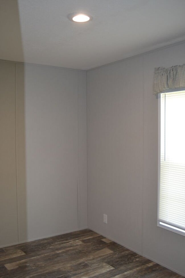 Building Photo - 100 Garlington Cir