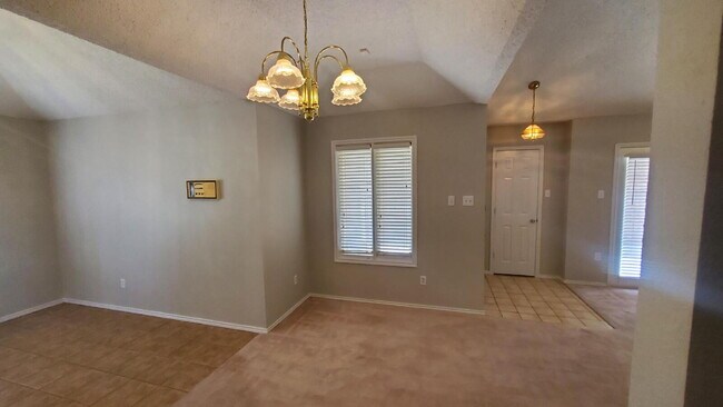 Building Photo - Spacious Townhome Southwest Lubbock