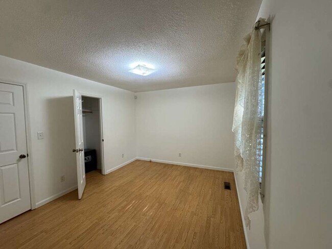 Building Photo - 4221 Valley Cir