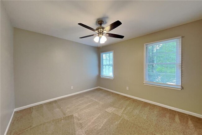 Building Photo - 2358 Marneil Dr NE