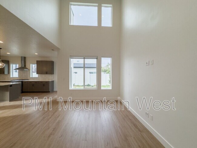 Building Photo - 331 S 680 W