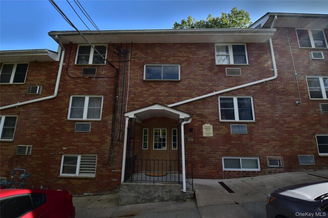 Primary Photo - 51 Leroy Pl