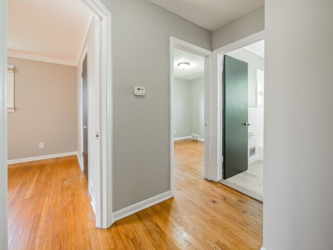 Building Photo - Charming 3-Bedroom Ranch in the Heart of Garden City