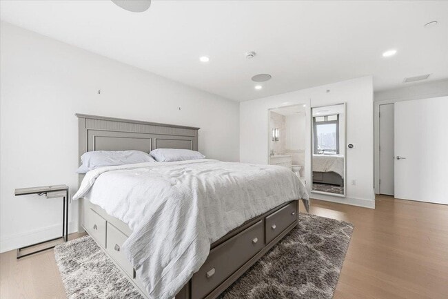 Building Photo - 9 Ave at Port Imperial