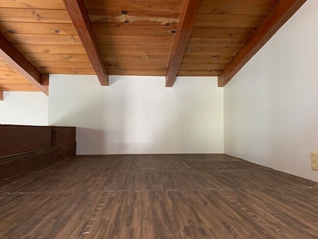 Building Photo - Silverstrand | Oxnard | Newly Renovated 2 Bed + 2 Bath | Office Space!