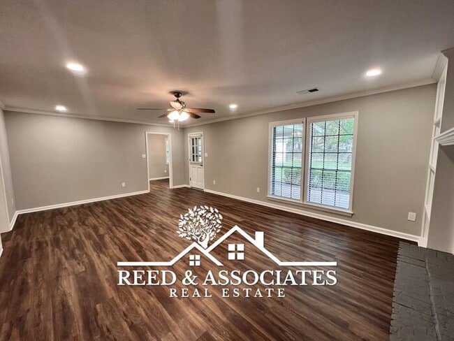 Building Photo - Renovated Collierville Home!