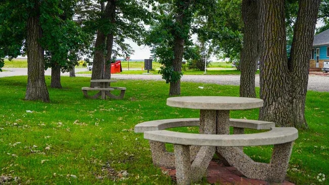 Building Photo - 605 30th Ave W