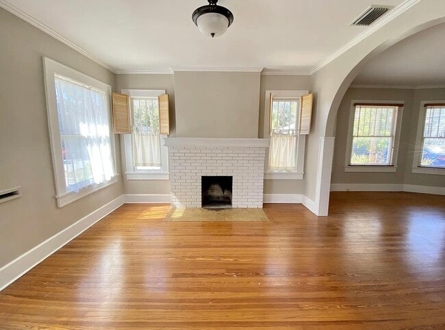 Building Photo - 865 13th Ave N