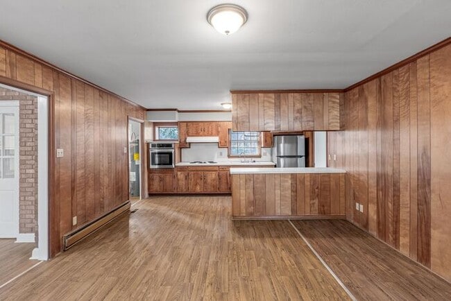 Building Photo - Large Brick Ranch, New Wood Like Flooring Throughout, Just Painted, LR, Den, Sun Room, Carport!