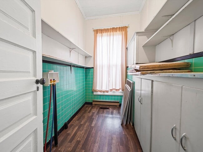 Building Photo - 4 Bedroom/2 Bath Home for Rent