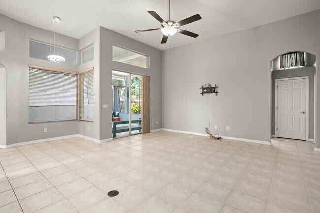 Building Photo - 2810 University Acres Dr