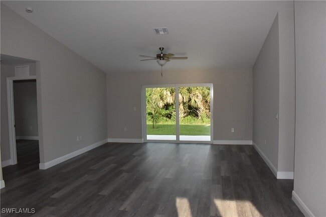 Building Photo - 202 Seagrape St