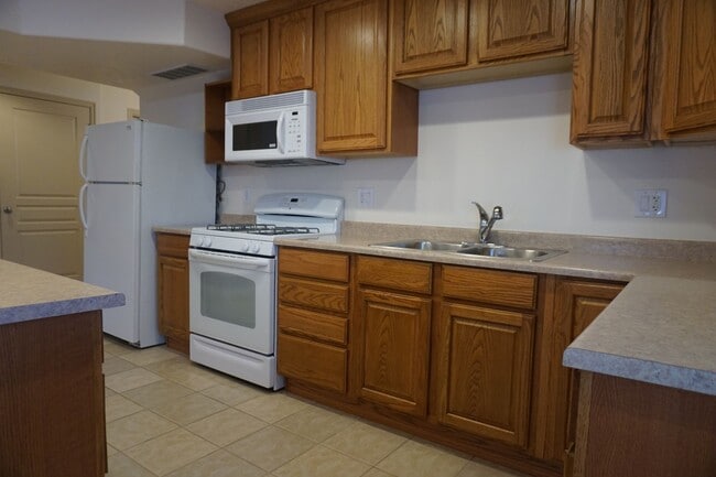 Building Photo - Beautiful Pleasant Grove 6 Bedroom With Mo...