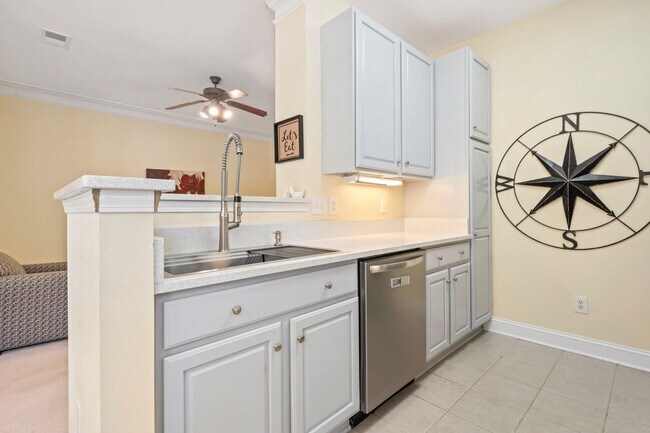 Building Photo - Fully Furnished  | Utilities Included | Flexible Lease Terms