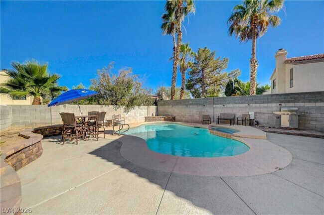 Building Photo - 2064 Waverly Cir
