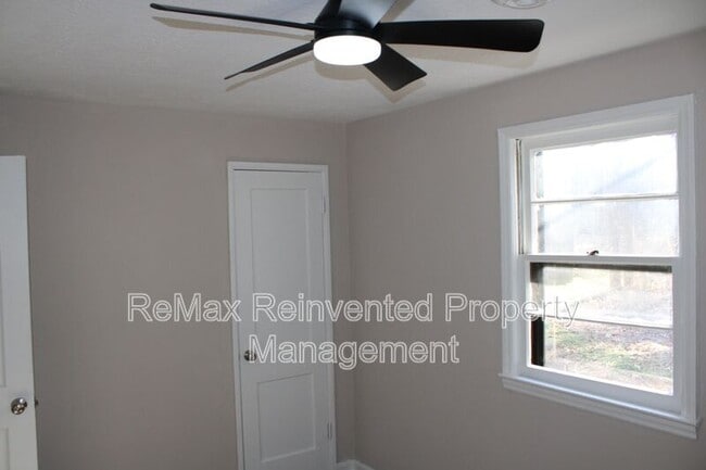 Building Photo - 301 Jehossee Dr SE