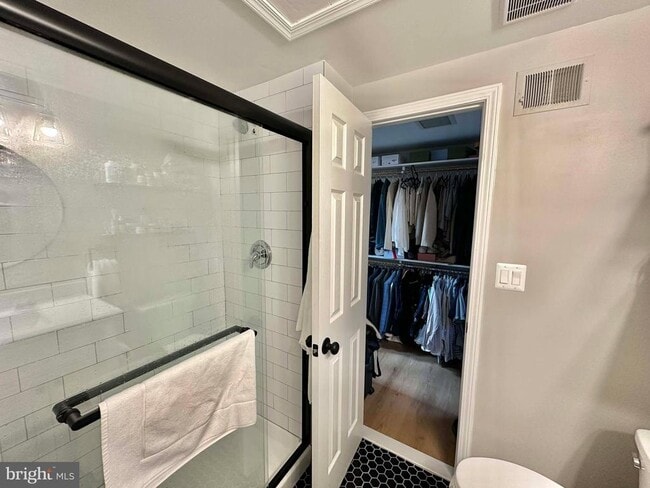 Building Photo - 1228 N Stuart St