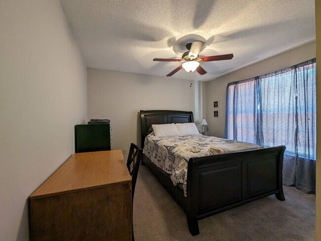 Building Photo - 20 N Lake Pointe Dr