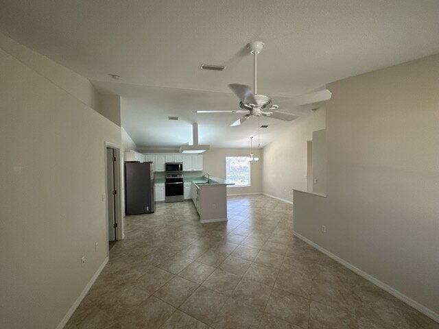 Building Photo - Spacious 2-Bed, 2-Bath Home in Venice with...