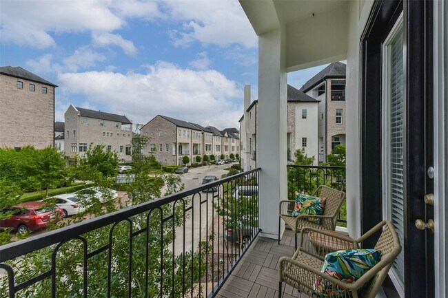 Building Photo - 9450 London Bridge Station