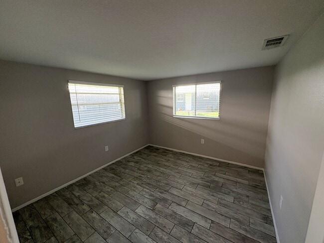 Building Photo - 308 Colonia Ln E