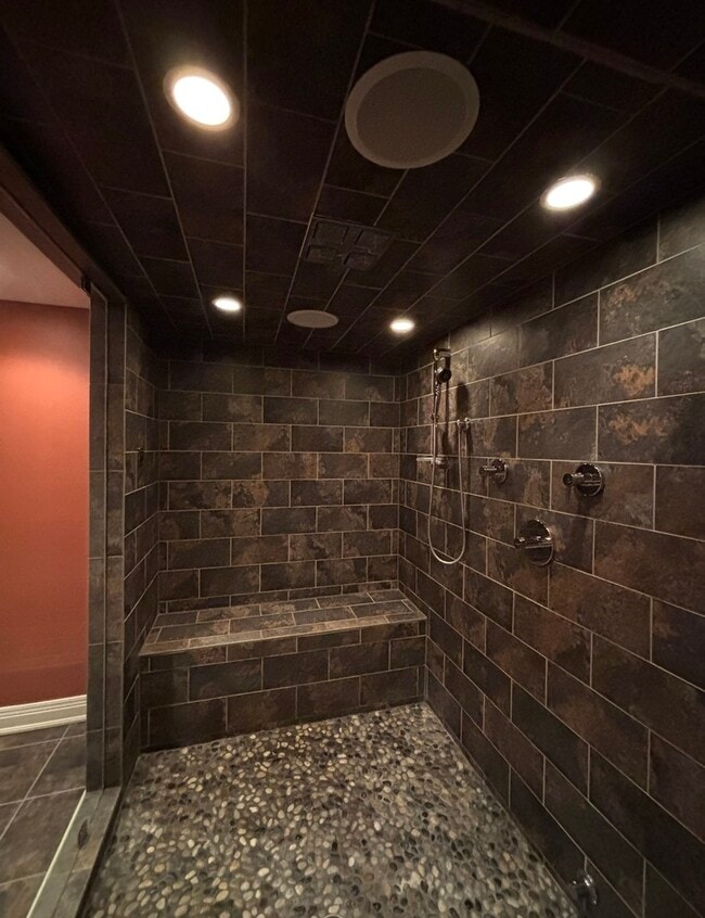 Building Photo - 310 N Prairie Ave