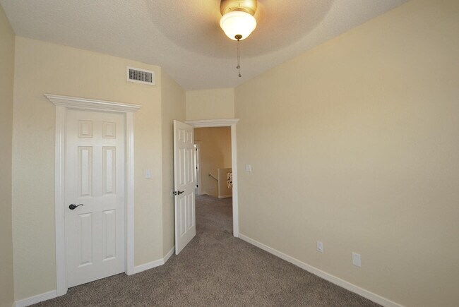 Building Photo - 5513 Ignacio Frias Dr