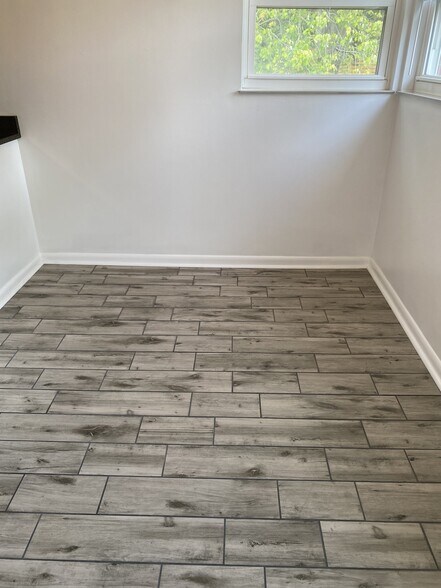 Building Photo - 4947 Charlemar Dr