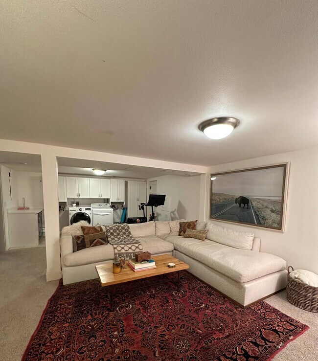 Building Photo - 335 23rd Ave E