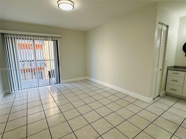 Building Photo - 1950 W 54th St