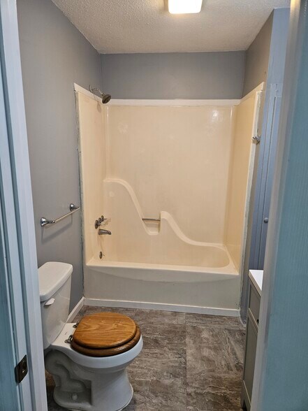 Building Photo - 7 Mulberry St