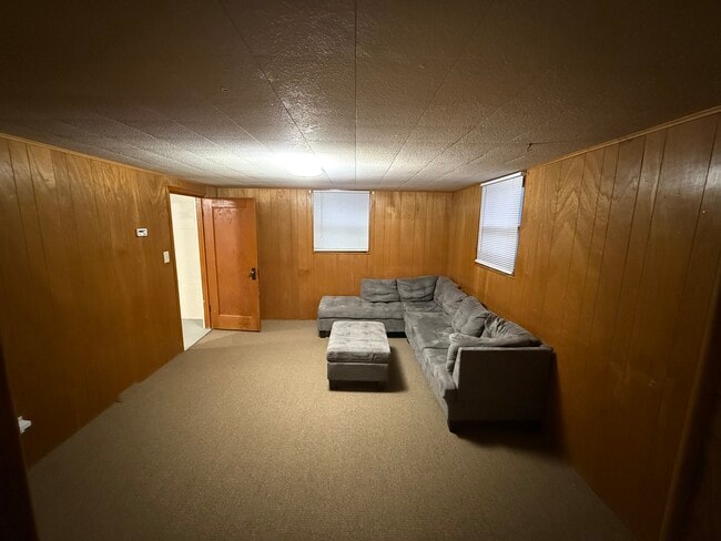 Building Photo - 355 N Cheyenne St